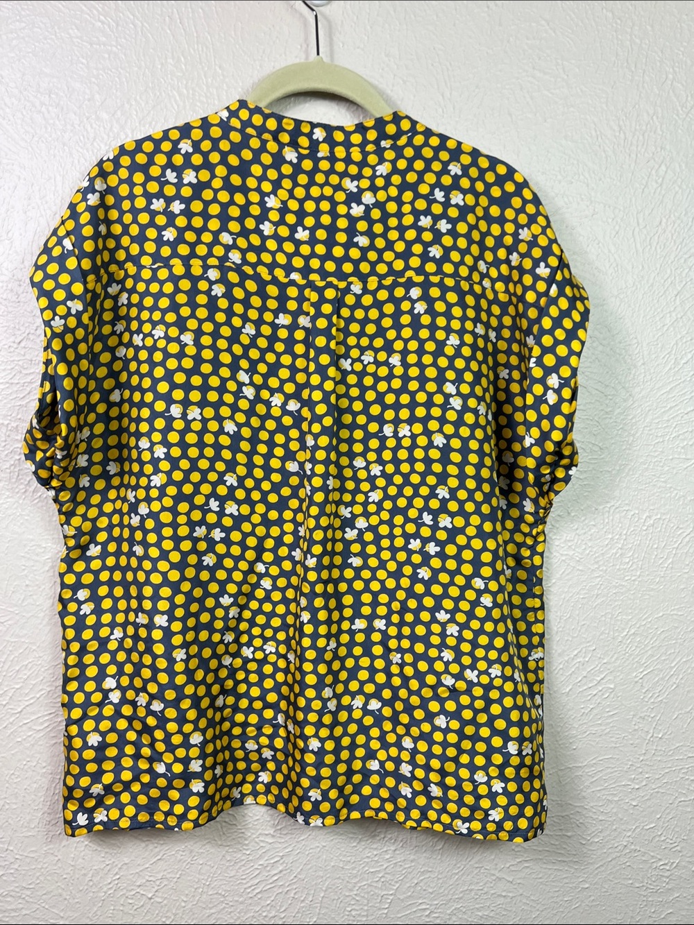Cabi Silk Gray Yellow Polka Dot Cap Sleeve Mandarin Collar Blouse Small - Picture 8 of 8